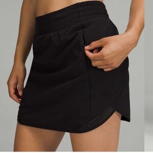 Lululemon Hotty hot Black Mini Skirt w shorts size 8